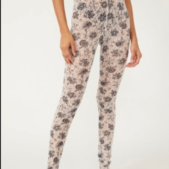 Free People Layered In Lace Legging Chamoix Combo Cream Black Floral NWT M - Picture 4 of 4